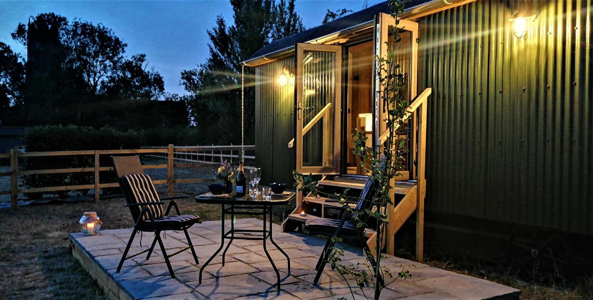 The Huddle At Big Sky Brisley Hotel Exterior photo