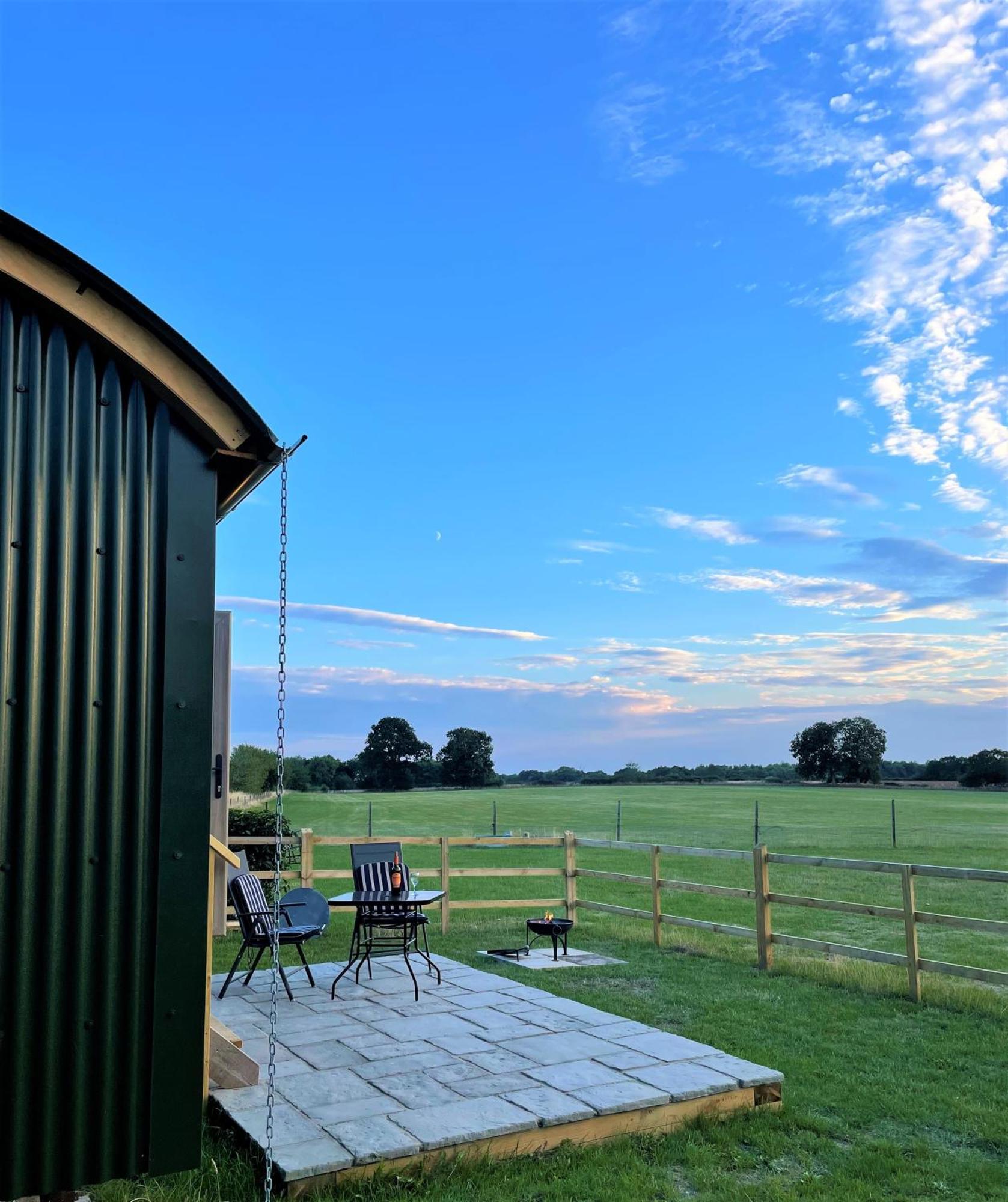 The Huddle At Big Sky Brisley Hotel Exterior photo